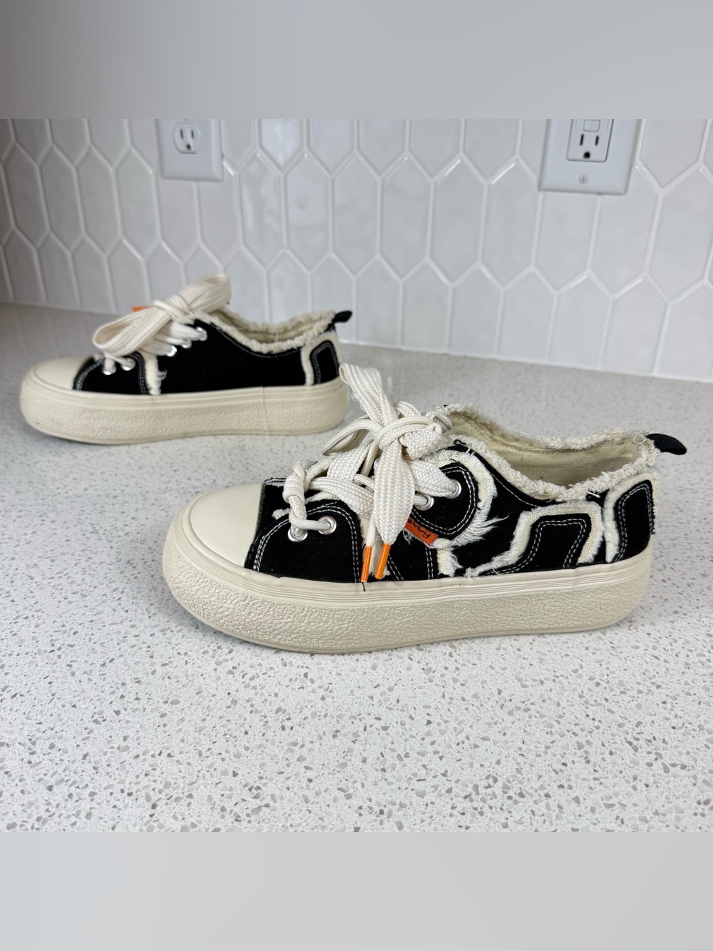 Boutique Distressed Platform Sneakers Black Frayed Double Laced Women 39 US 8